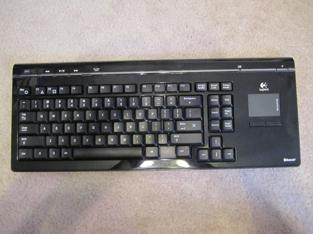 ARogan Logitech PlayStation 3 Cordless MediaBoard Pro