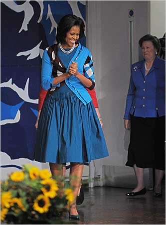 [michelle_obama+5+(hips).jpg]