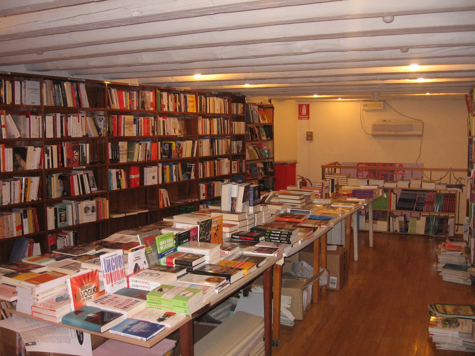 libreria bonturi: LA LIBRERIA E I SUOI SPAZI