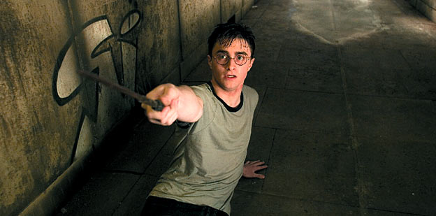 [061021_HarryPotter_xtrawide.jpg]