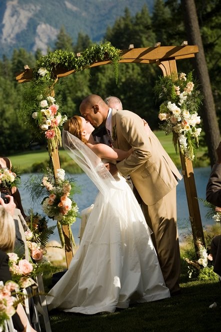  scheme is a great idea to tie together the whole ceremony setting