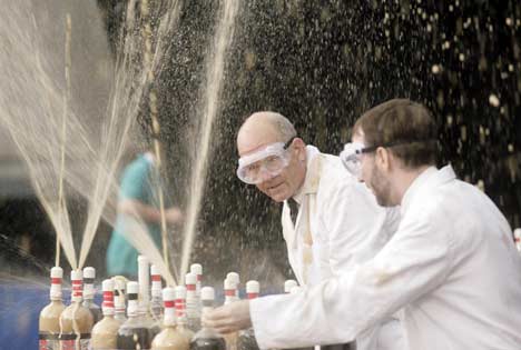 Saw this Video today about mixing Diet Coke and mentos. Saw this Video today about mixing Diet Coke and mentos.