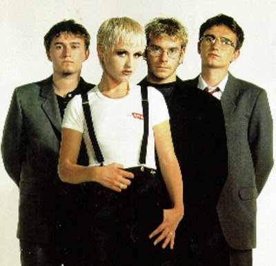 Dolores O'Riordan Hairstyle and Fashion Dolores O'Riordan Hairstyle and Fashion