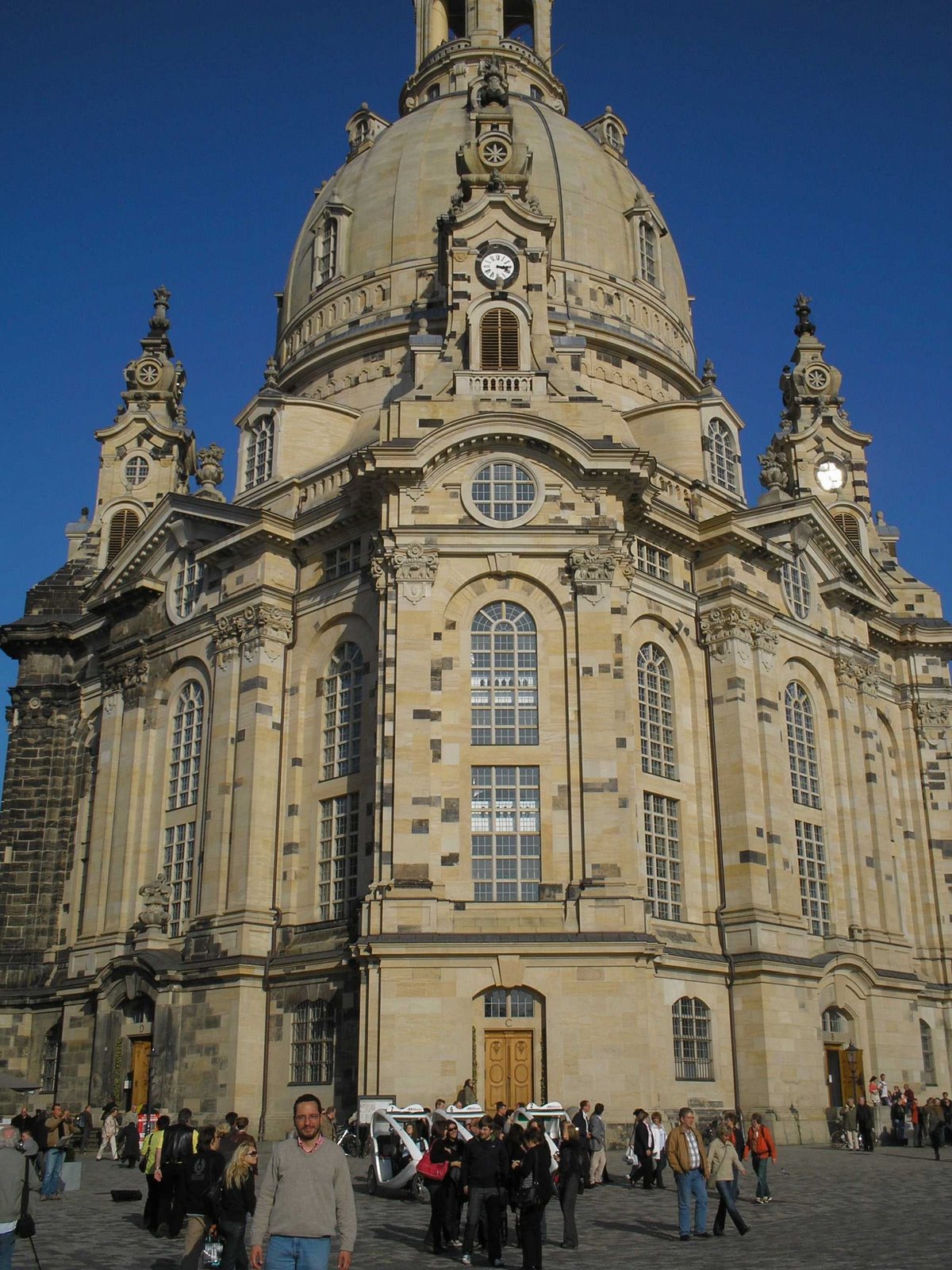 [Frauen+Kirche2.JPG]