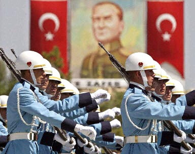 http://4.bp.blogspot.com/_u0XIriS-d3c/SaQuiSI4cuI/AAAAAAAAEL4/HtwEH7ijh8o/s400/_7319_turkish-army-8-10-2003.jpg