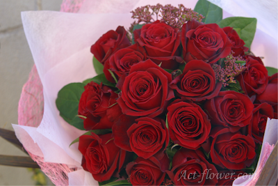 red roses bouquet