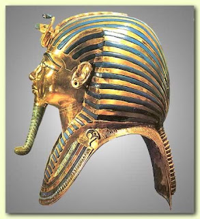 اثار فرعونية قديمة من المتحف المصري A+Rare,+Sideview+of+Tut%27s+Golden+Mask