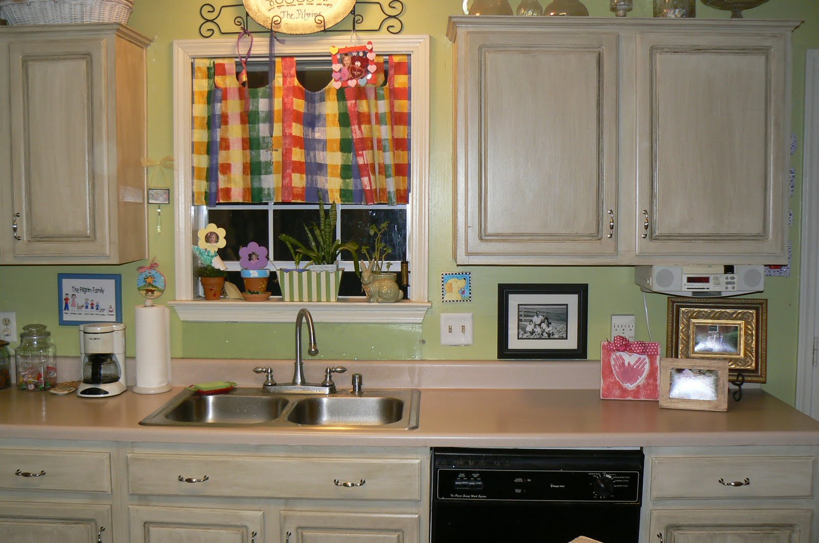 My 4littlepilgrims: Painted and Glazed Kitchen Cabinets