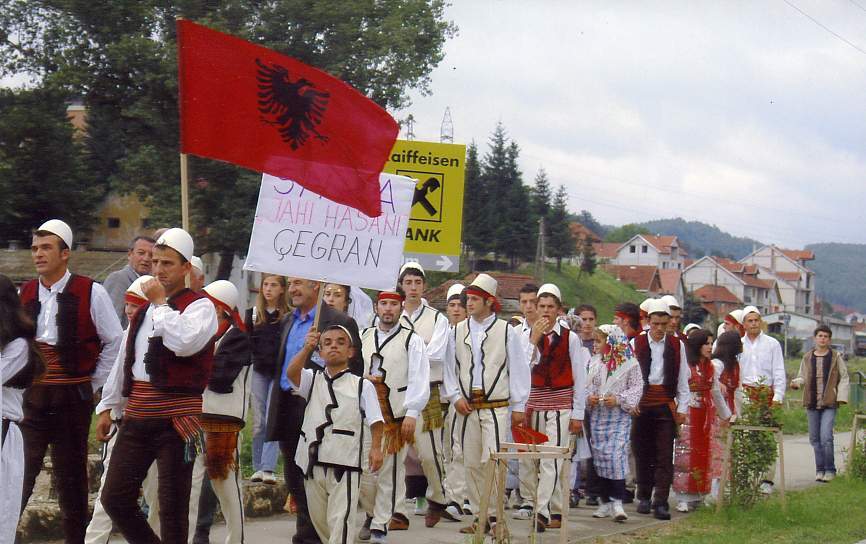 [KAÇANIKU+2005+-+Qershor+03.jpg]