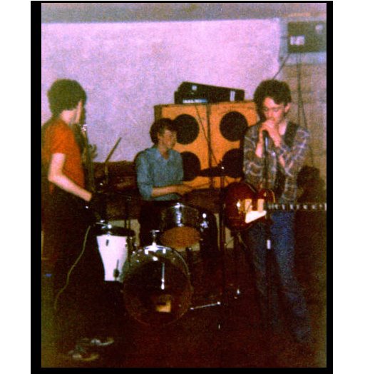 [beyond+the+implode+-+ian-nick-eddie.jpg]