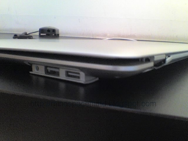 [MacBook+Air+Broken+Hinges03-06-08_2216.jpg]