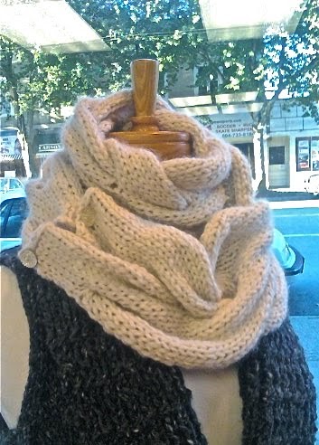 Gina Browns : New Free Pattern! Cable Cowl