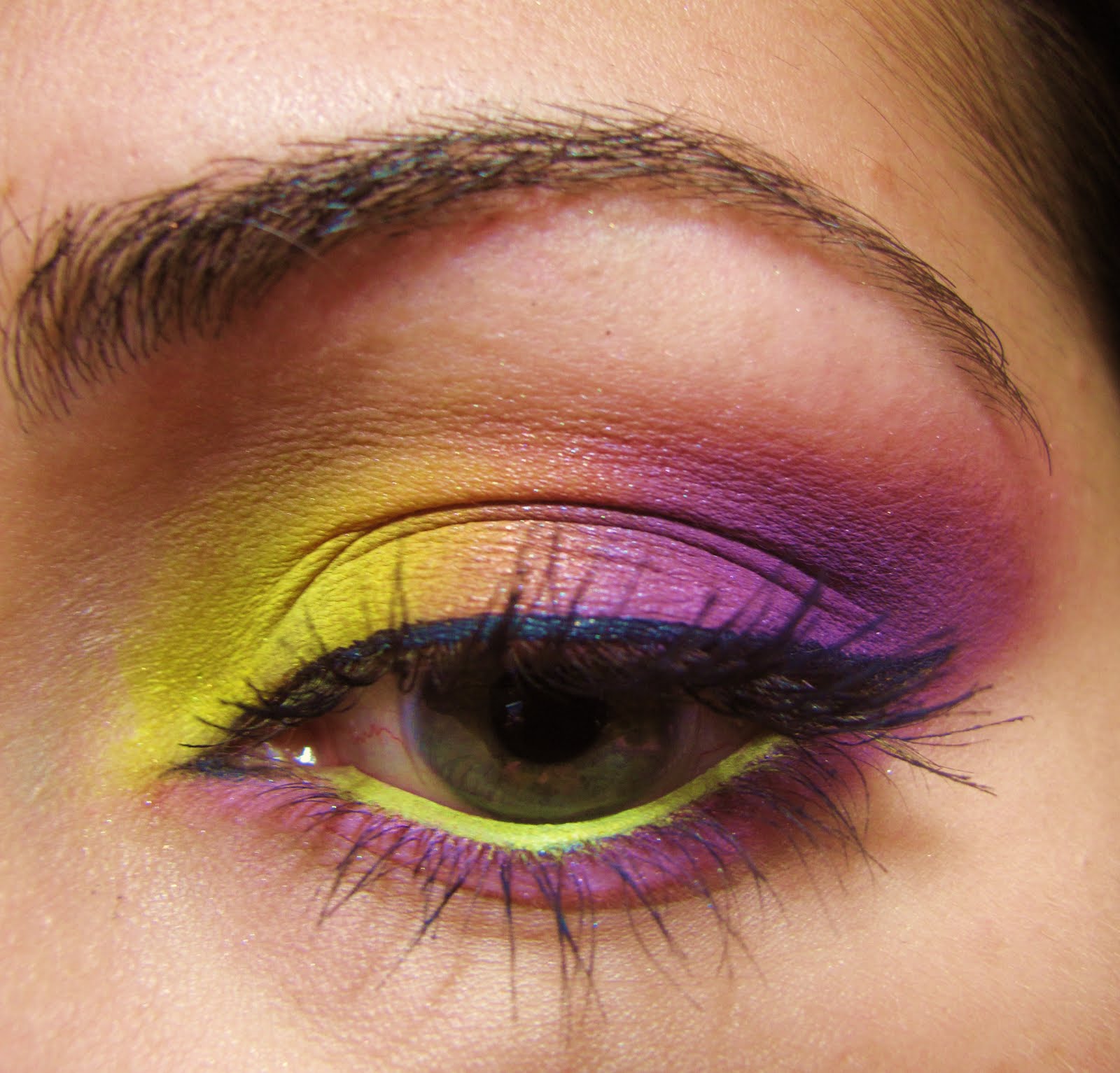 The Makeup Artist Yellow/Purple Eyeshadow