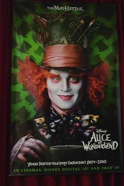 [Official-Movie-Poster-The-Mad-Hatter-alice-in-wonderland-2009-6895093-400-600.jpg]