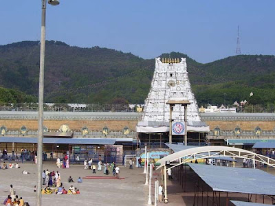 http://4.bp.blogspot.com/_uJCHGvIp3BA/S356n4S8ikI/AAAAAAAABKY/Lb7OIdtoRJE/s400/Tirupathi-balaji-Temple-Tirumala.jpg