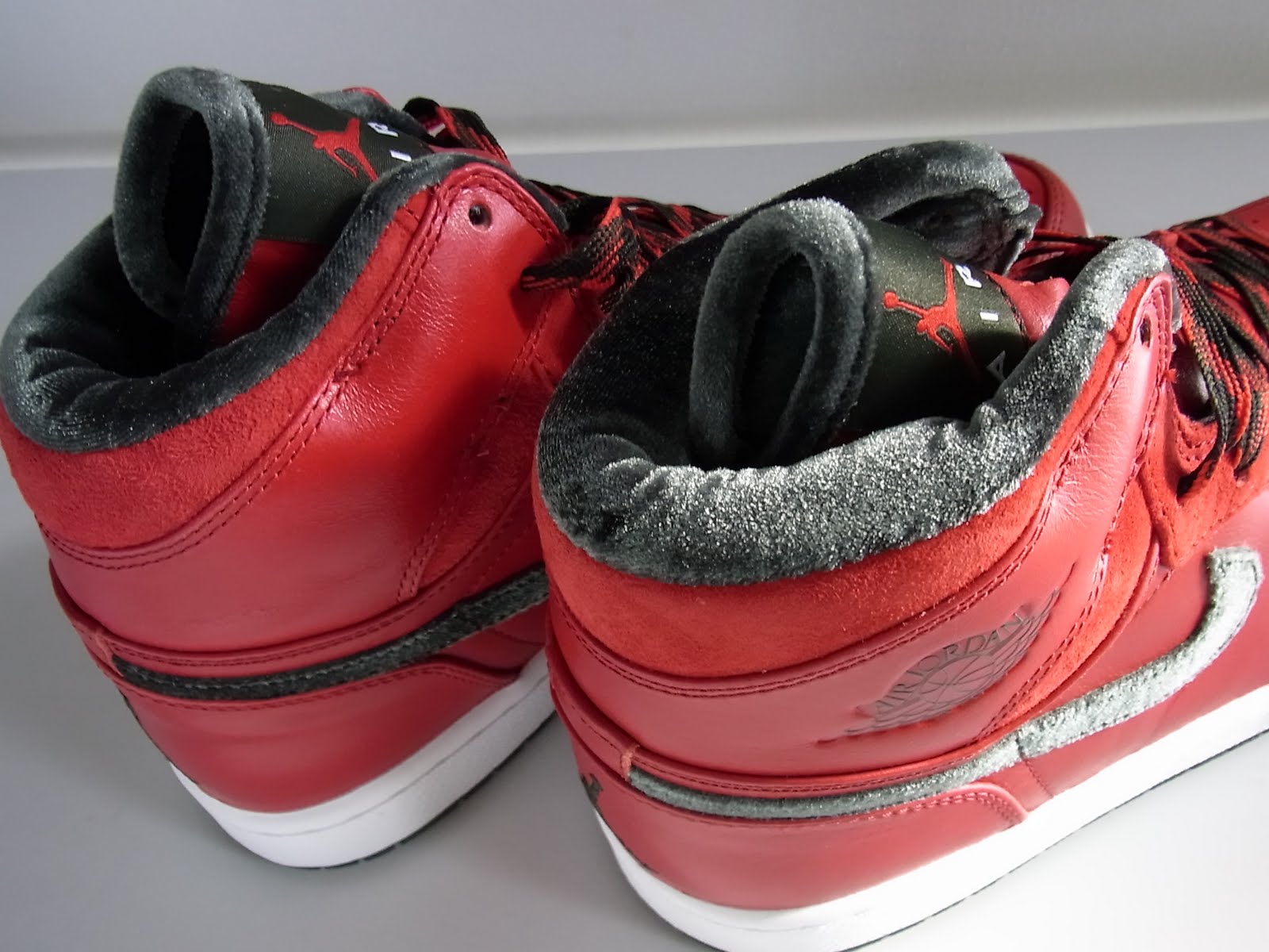 Spinners Air Jordan 1 Retro Hi Premier Varsity Red Dark Army White