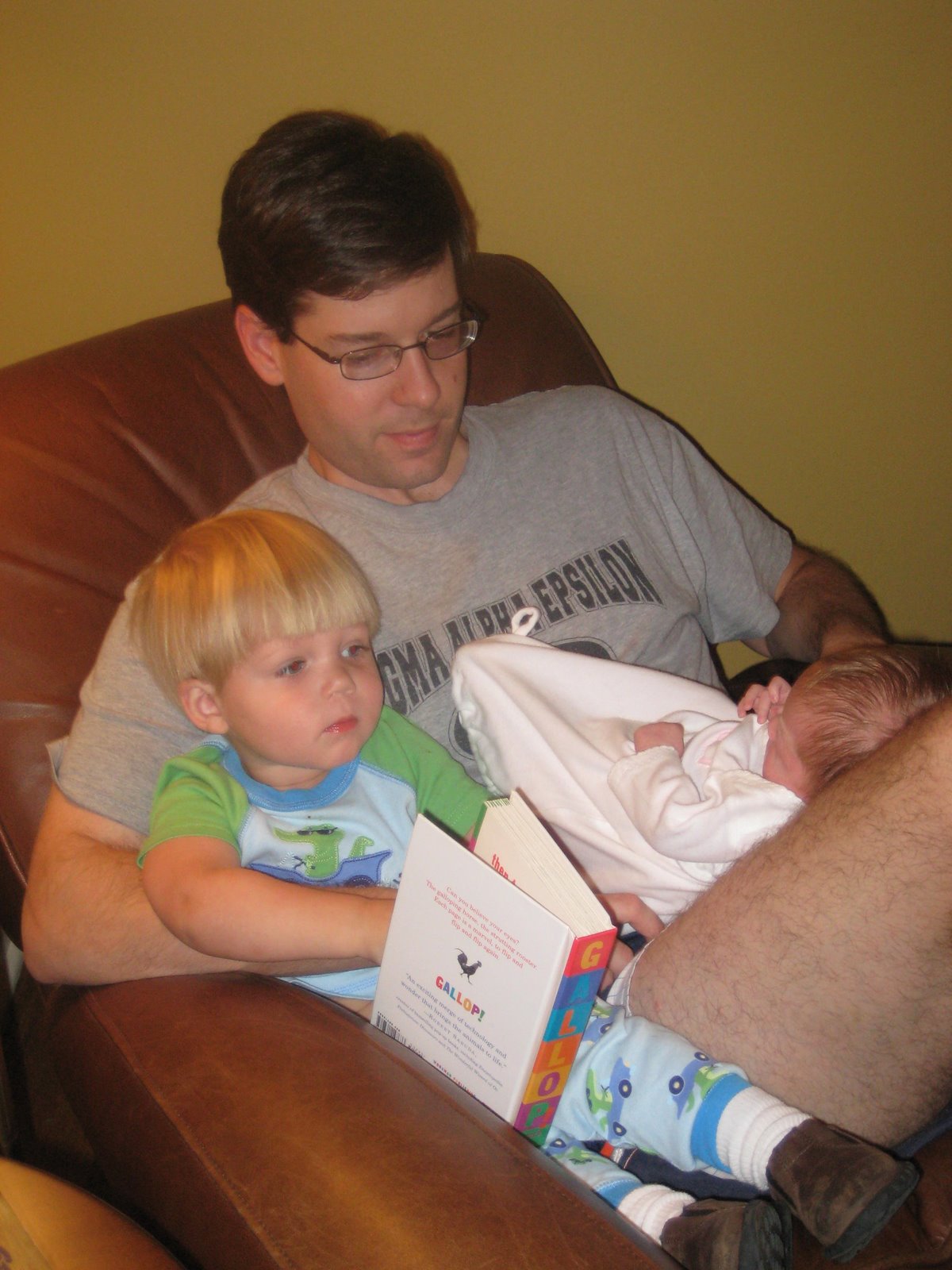 [reading+with+Dad+and+Hayes-+21+months.jpg]
