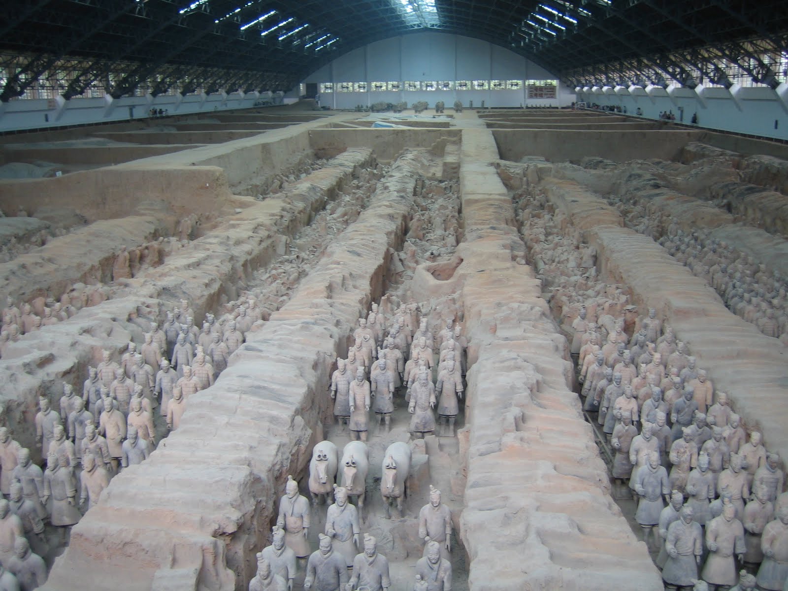 [Terra-Cotta_Warriors.jpg]