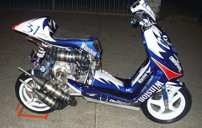 http://4.bp.blogspot.com/_uOiG8ZhnHrs/RaEKeht6blI/AAAAAAAABSY/cnBprKRVMmE/s400/scooterV4.jpg