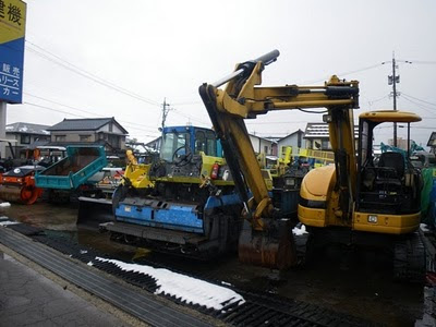 ???とショベルカー