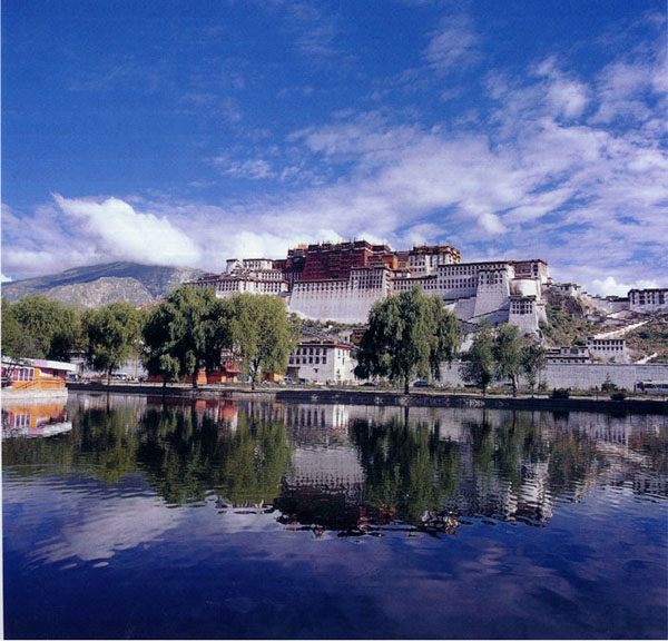 [potala_palace_lhasa_tibet_china_photo_gov_4.jpg]