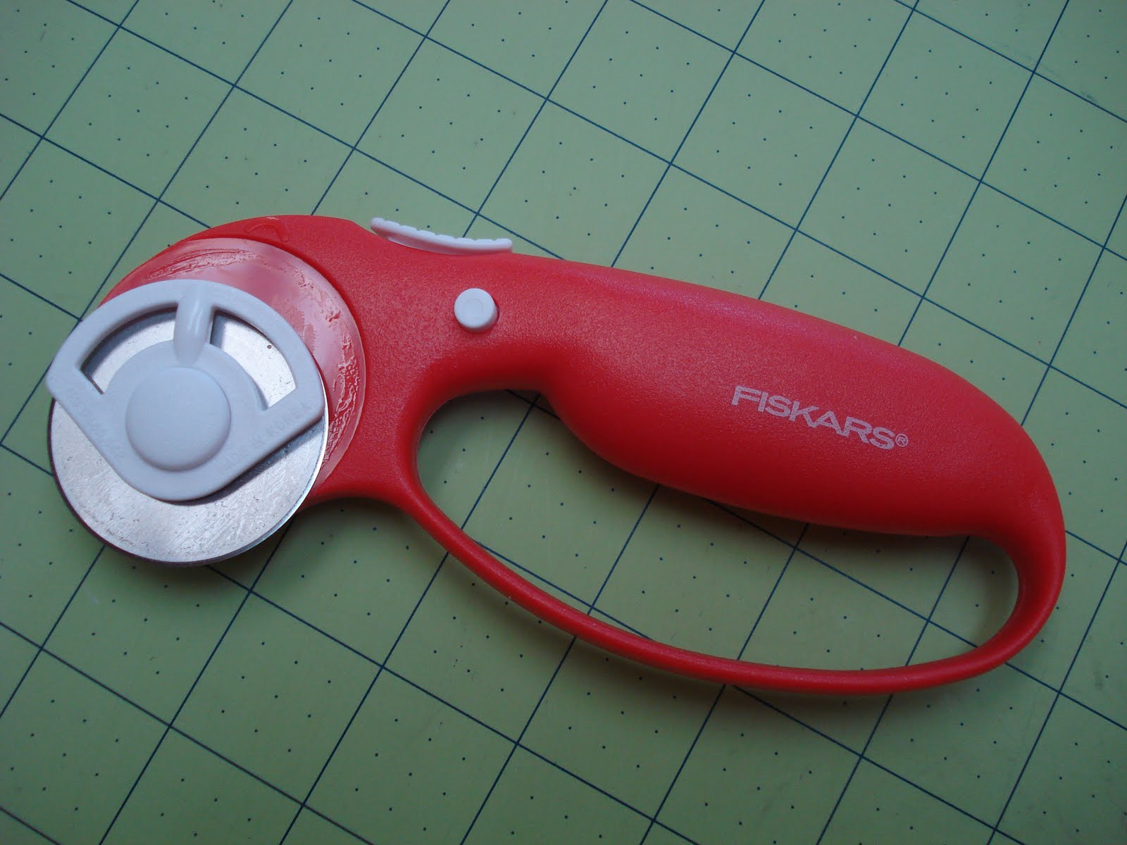 Bee In My Rotary Cutter Tutorial..(the fastest one ever!)...