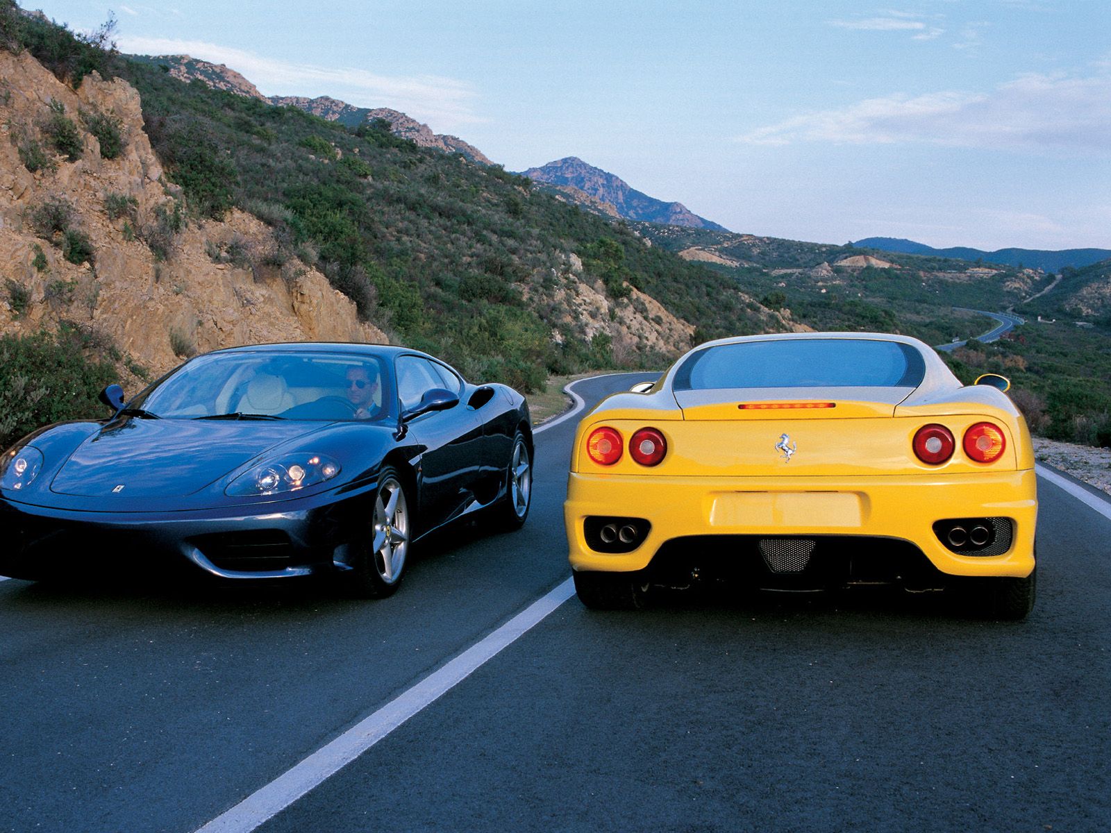 http://4.bp.blogspot.com/_uTGKd6u5pJ4/TRw1XSasy1I/AAAAAAAAAQo/DVcsD-e6MvY/s1600/Black-and-Yellow-Ferrari-360-Modena-Wallpaper.jpg