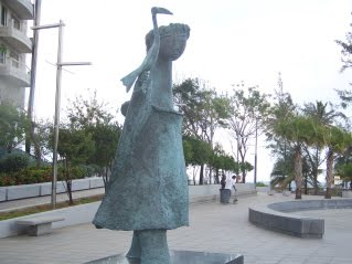[Statue-+San+Juan.jpg]