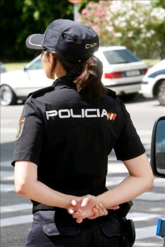 [Imagen: policia-nuevo-uniforme.jpg]