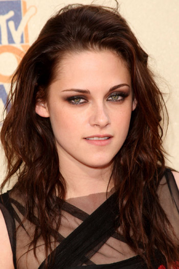 Kristen Stewart with a grown up smokey eye and perfectly groomed brows, Kristen Stewart with a grown up smokey eye and perfectly groomed brows,
