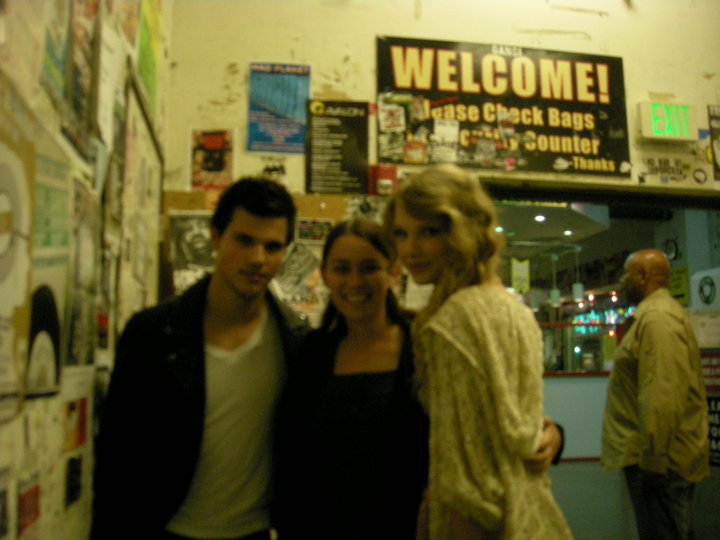 Last week news sources showed us the below photo of Taylor Lautner at Amoeba ... Last week news sources showed us the below photo of Taylor Lautner at Amoeba ...