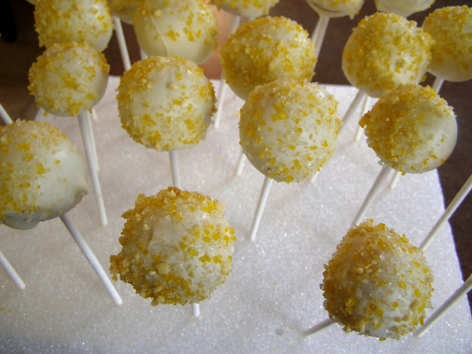 Busy Lizzy s: Cake Pops
