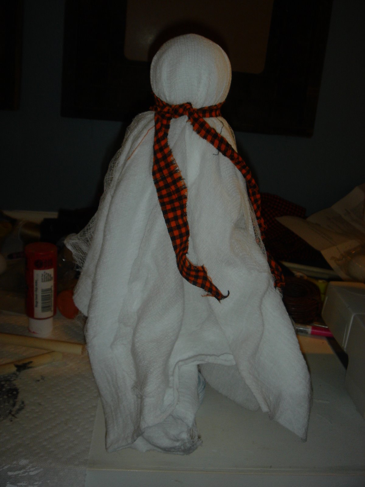 [Ghost+on+Pedestal.JPG]