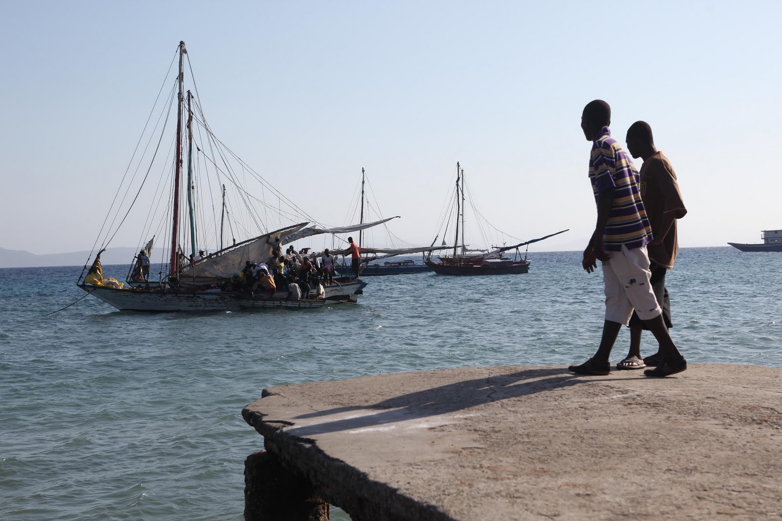 Vaille Que Vaille De la baie de Henne à l'île de la Tortue