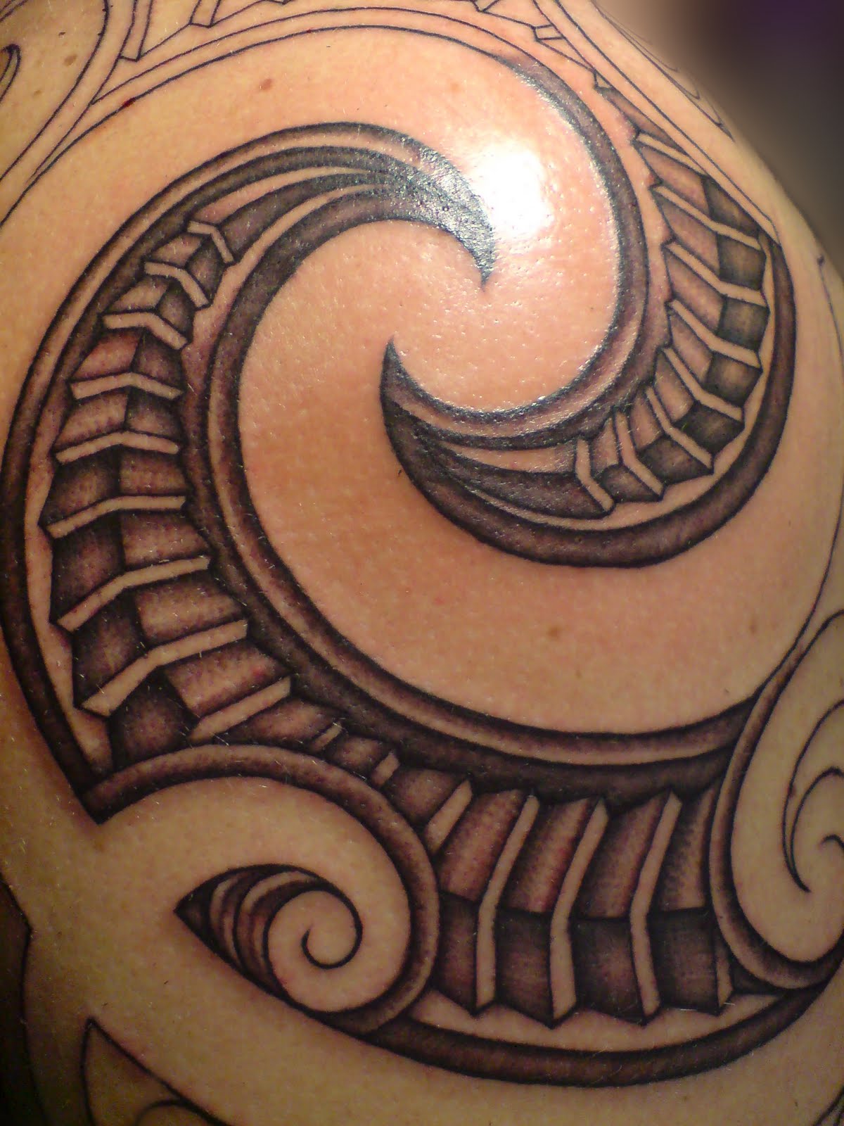 maori shoulder tattoos
