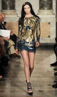 Облекло, мода, елегантност - Page 2 Emilio-pucci-fall-2010-sequin-longsleeve-dress-gold-blue