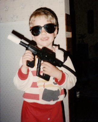 [cute+kid+with+gun.jpg]