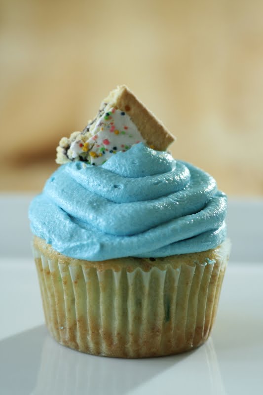 pictures of cupcakes to color pictures of cupcakes to color