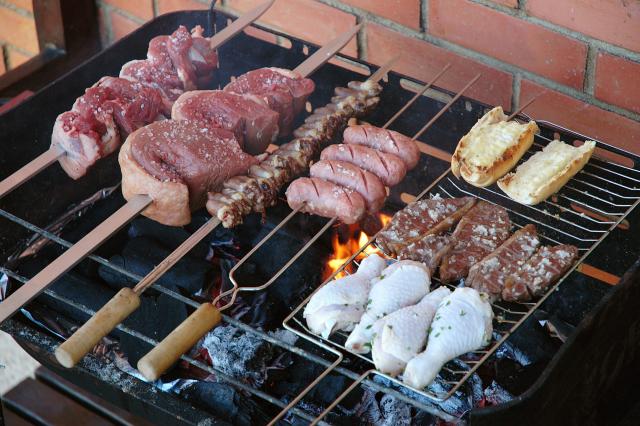 [carne-en-la-parrilla.jpg]