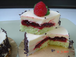    White+chocolate+%26+raspberry+tart+9