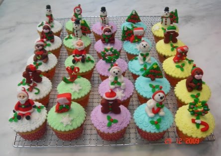 [christmas+cupcakes+1.jpg]