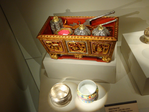 Peranakan Museum sireh set