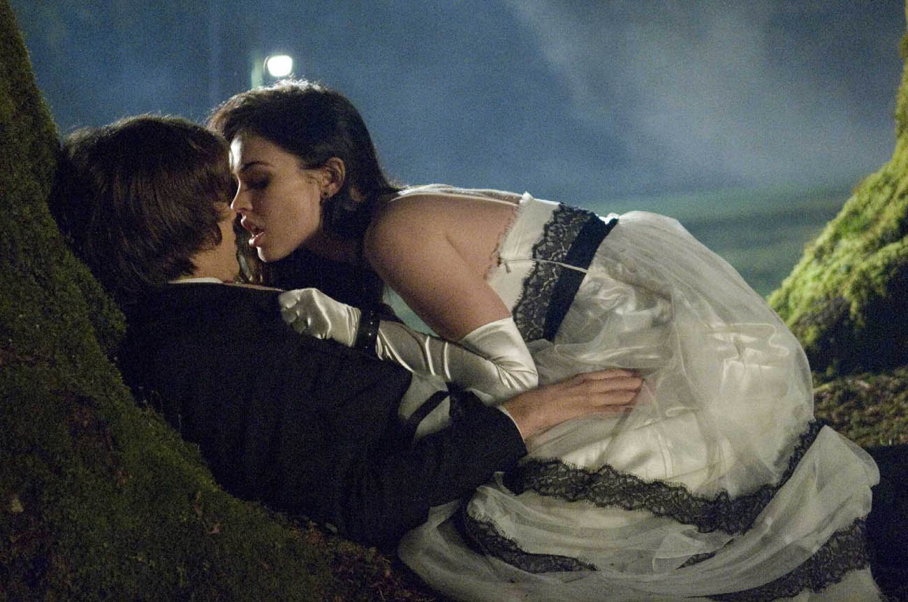 http://4.bp.blogspot.com/_v1nyF-OLGLU/TUXjzF_YI1I/AAAAAAAABUE/hlOYfzQOtCk/s1600/jennifers_body_megan_fox.jpg