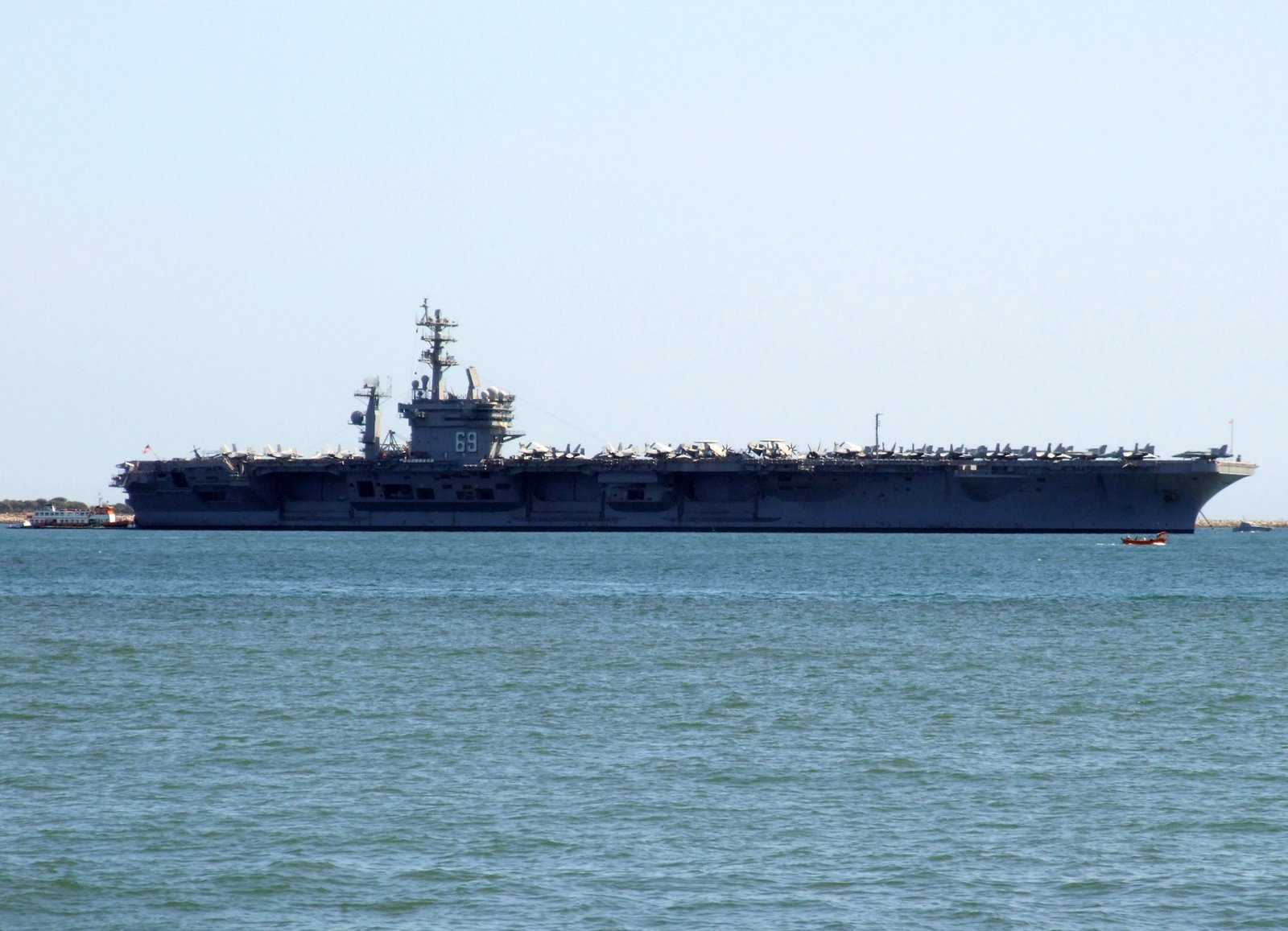 [B+N#USS+DWIGHT+D.EISENHOWER#CRUZ+QUEBRADA#4229.JPG]