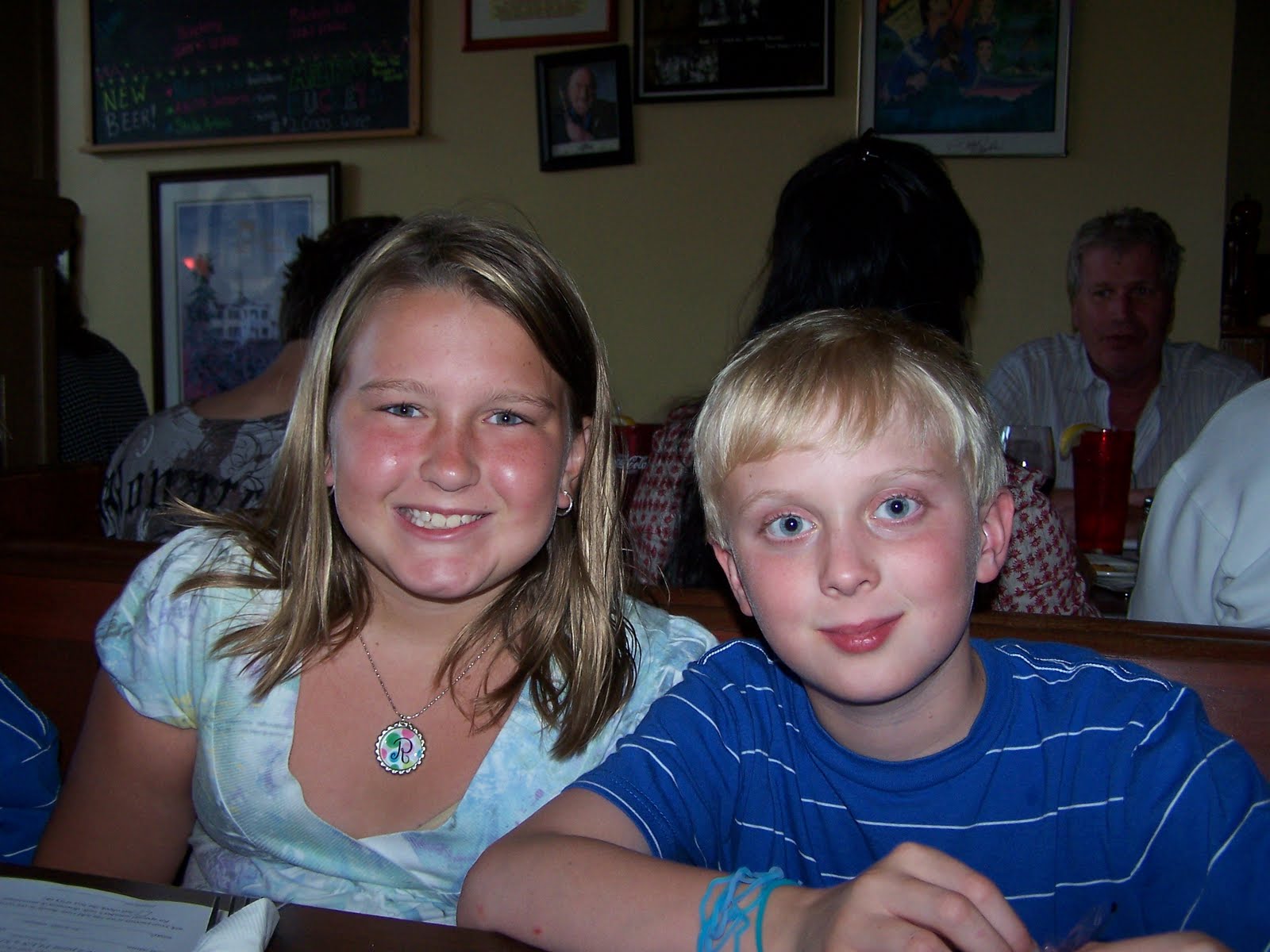 http://4.bp.blogspot.com/_v5QJFQDS_uY/TDlHVMAUI6I/AAAAAAAABwE/b9C8YTfcjz0/s1600/riley+judd+dinner.jpg