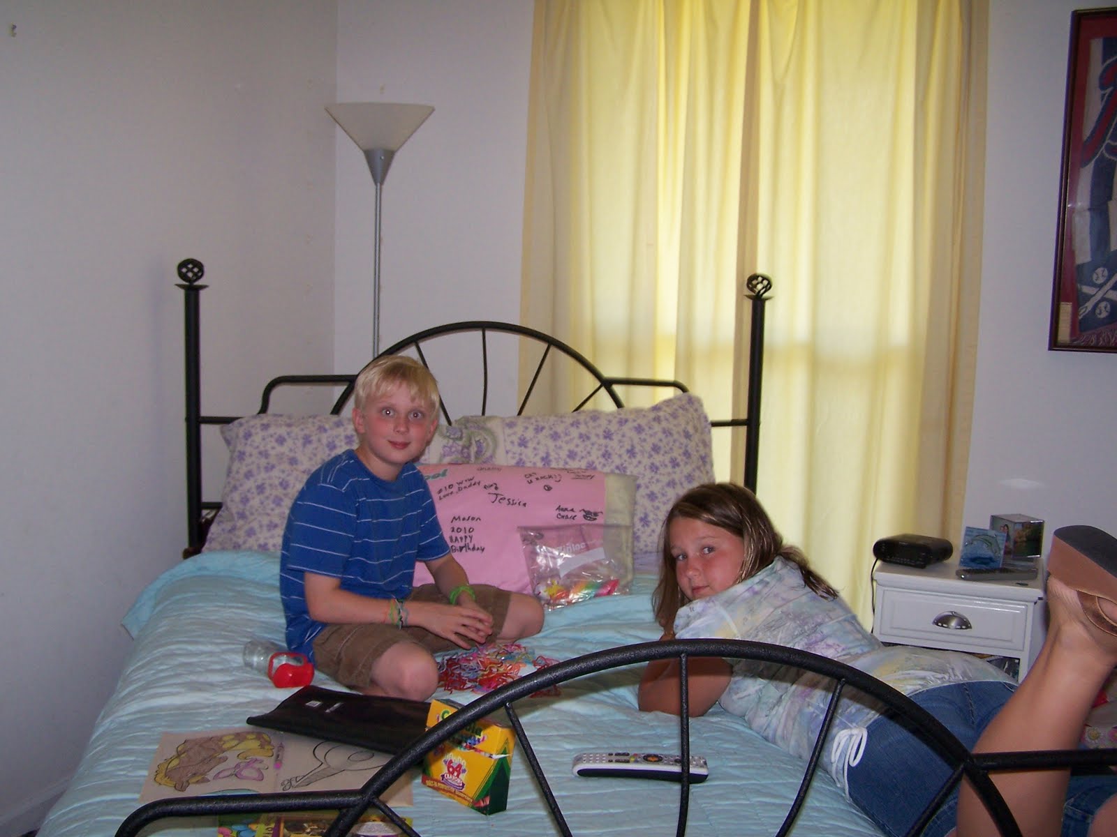 http://4.bp.blogspot.com/_v5QJFQDS_uY/TDlHVoI2FRI/AAAAAAAABwM/Y3judRgAlWQ/s1600/judd+riley+bed.jpg