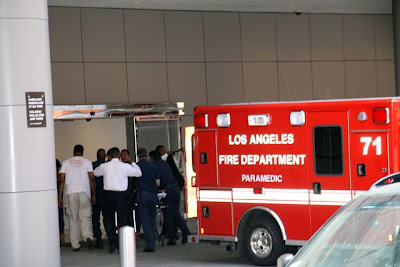 ambulance-arrives-at-hospital-with-michael-jackson.jpg