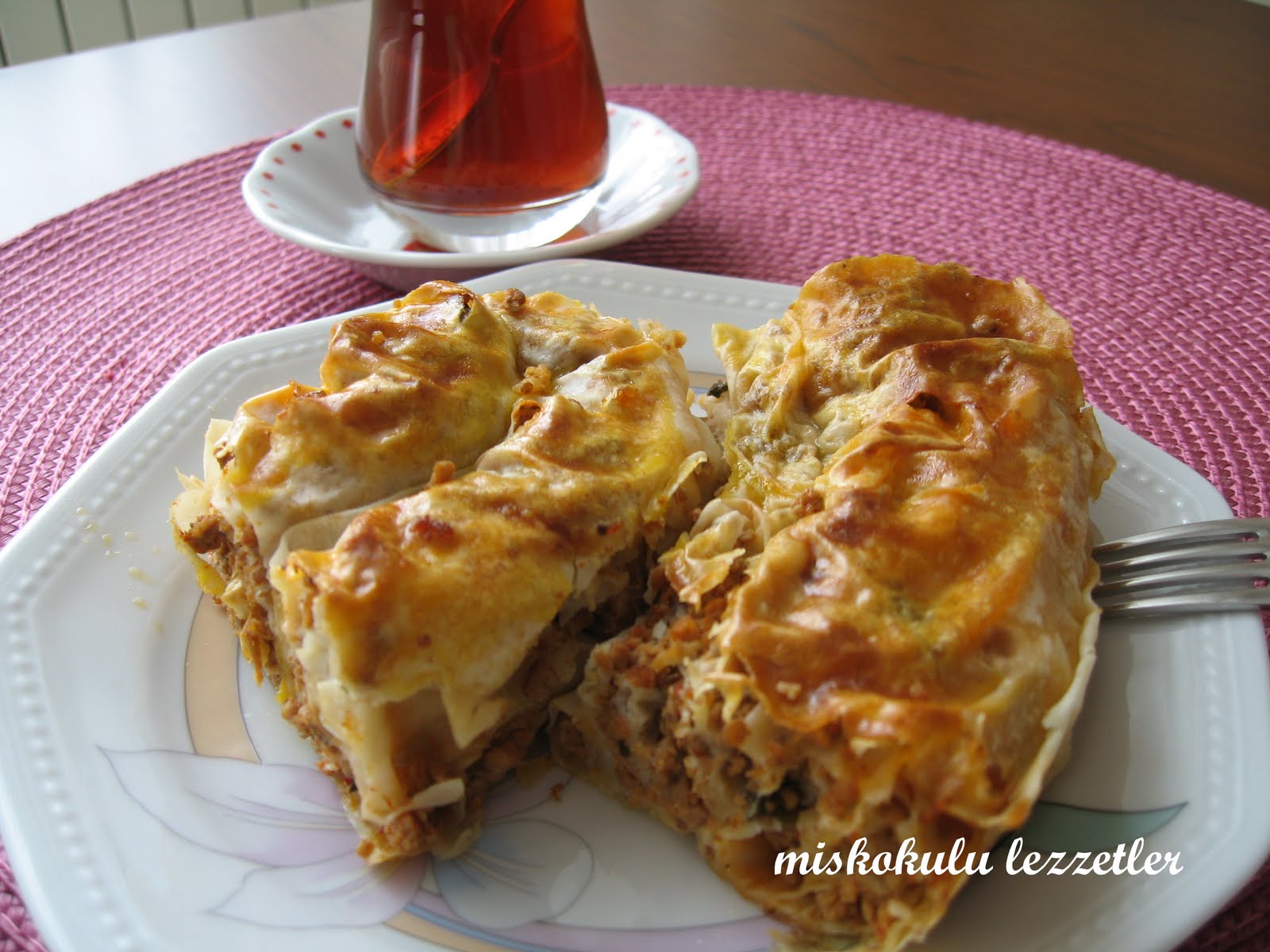 miskokulu lezzetler Kıymalı Kol Böreği