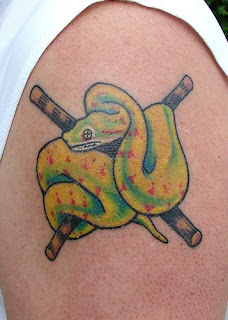 foto de tatuagem de cobra verde