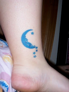 tattoo meia lua azul